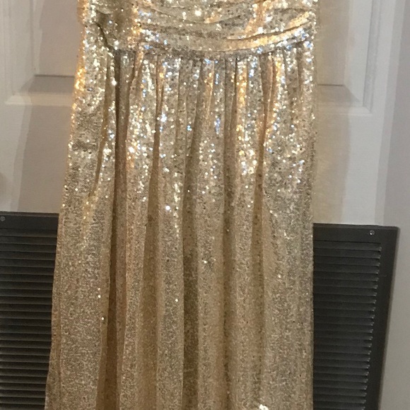 Dresses & Skirts - Formal/prom gowns